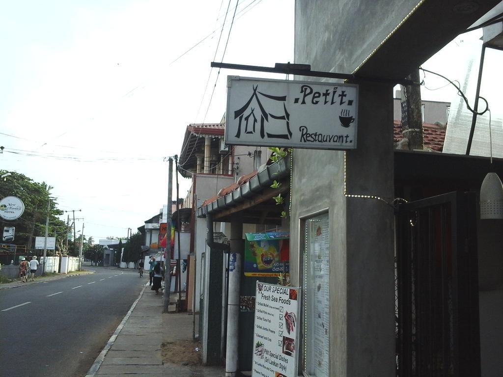 Petit Guest House Negombo Esterno foto