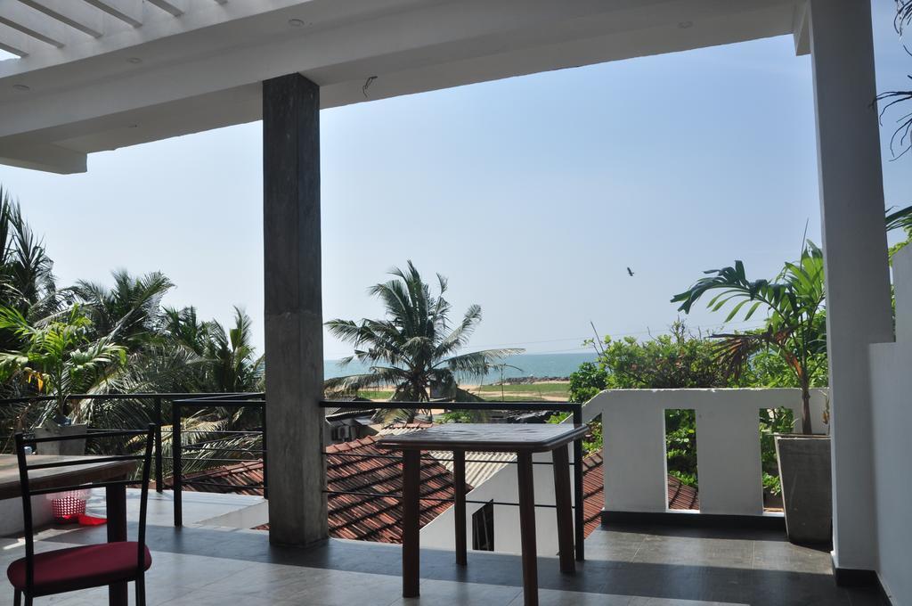 Petit Guest House Negombo Esterno foto
