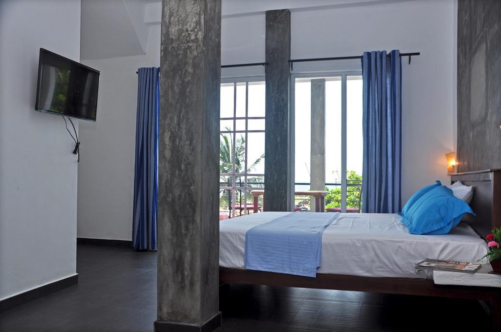 Petit Guest House Negombo Esterno foto