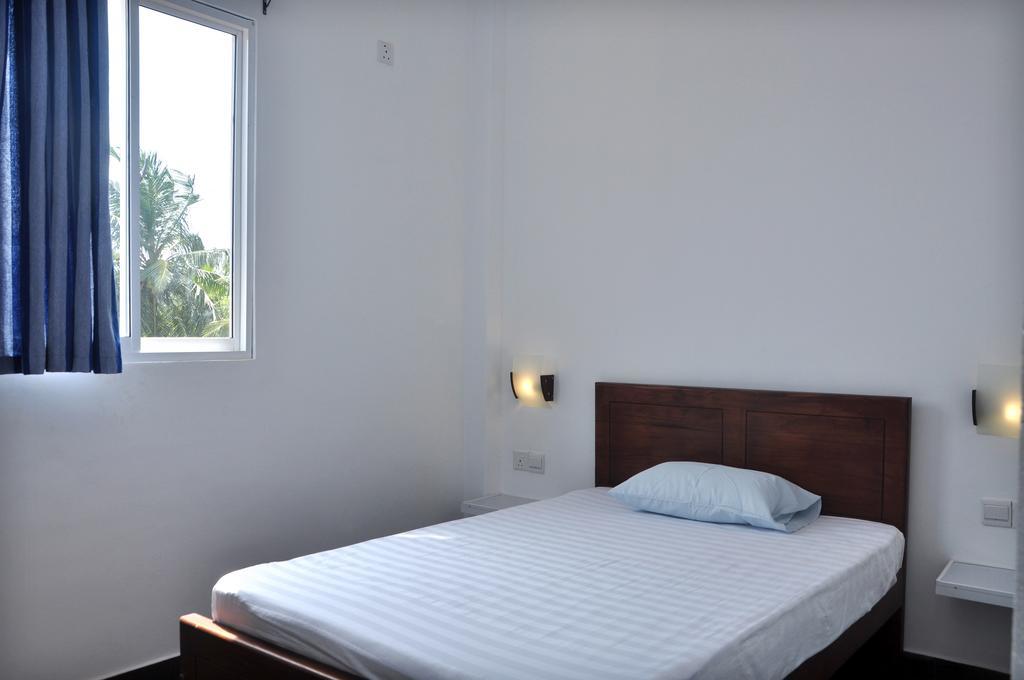 Petit Guest House Negombo Esterno foto