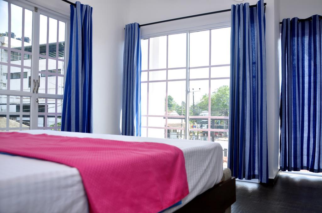 Petit Guest House Negombo Esterno foto