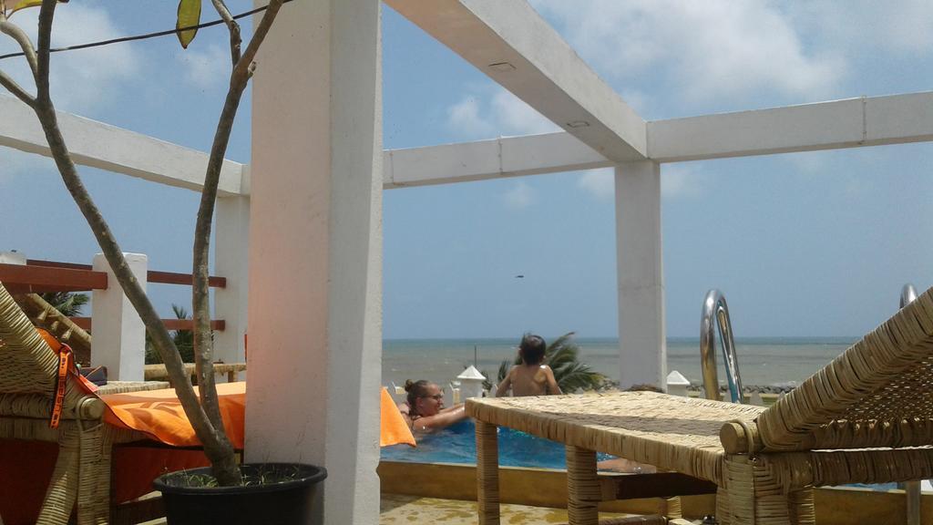Petit Guest House Negombo Esterno foto