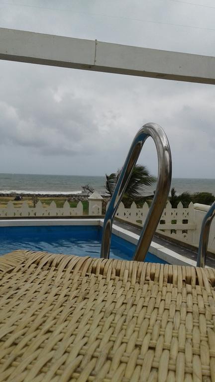 Petit Guest House Negombo Esterno foto