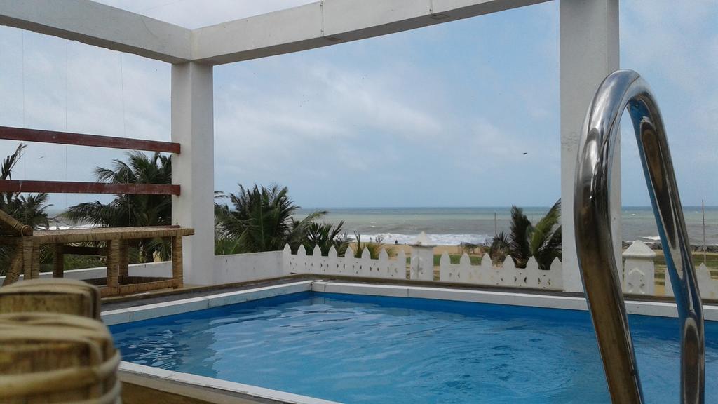 Petit Guest House Negombo Esterno foto