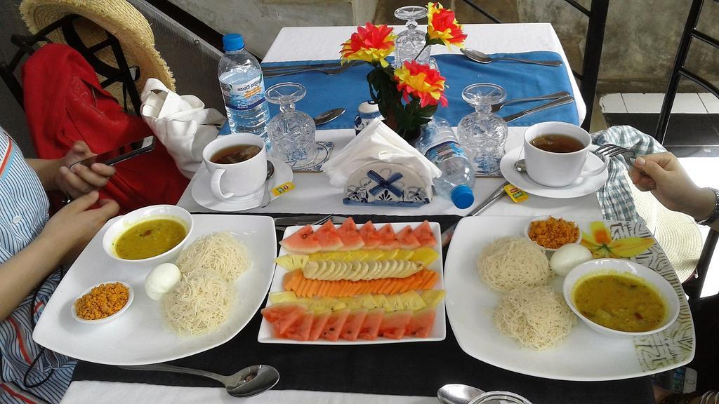 Petit Guest House Negombo Esterno foto