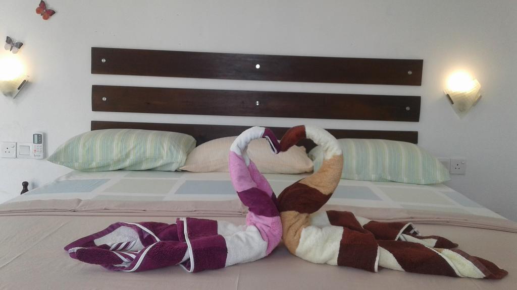 Petit Guest House Negombo Esterno foto