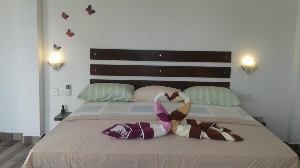 Petit Guest House Negombo Esterno foto